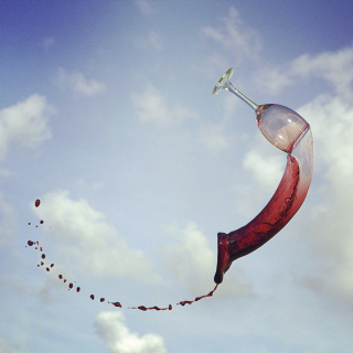 Illustration for article titled Fantastic high speed shots of liquids swirling through the air